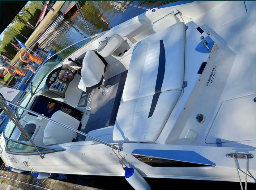 Łódź motorowa Regal 2250 rok 2006