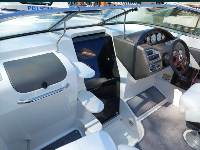Łódź motorowa Regal 2250 rok 2006