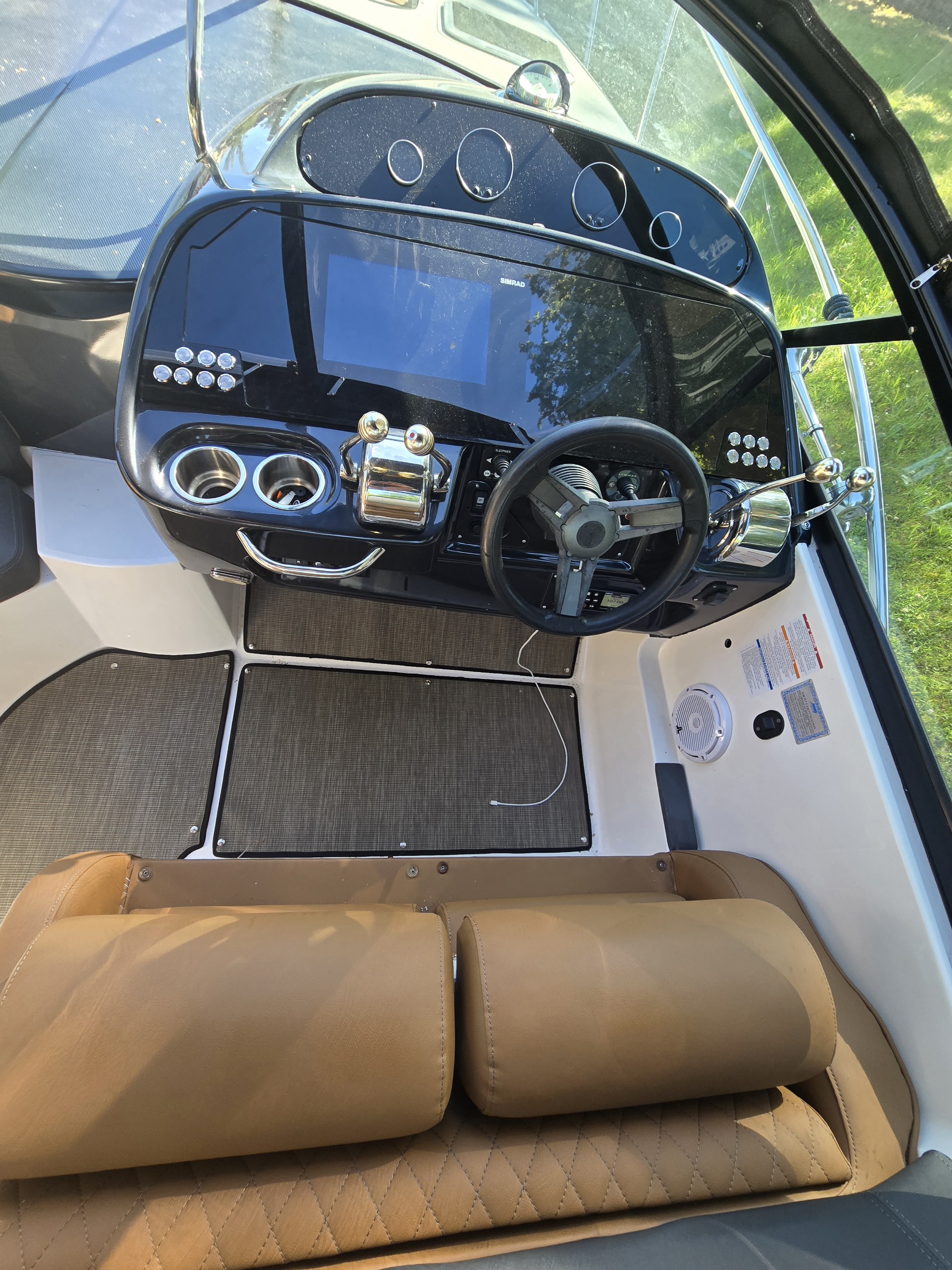 Motorówka Chaparral 370 – doinwestowana, bogato wyposażona, duża moc