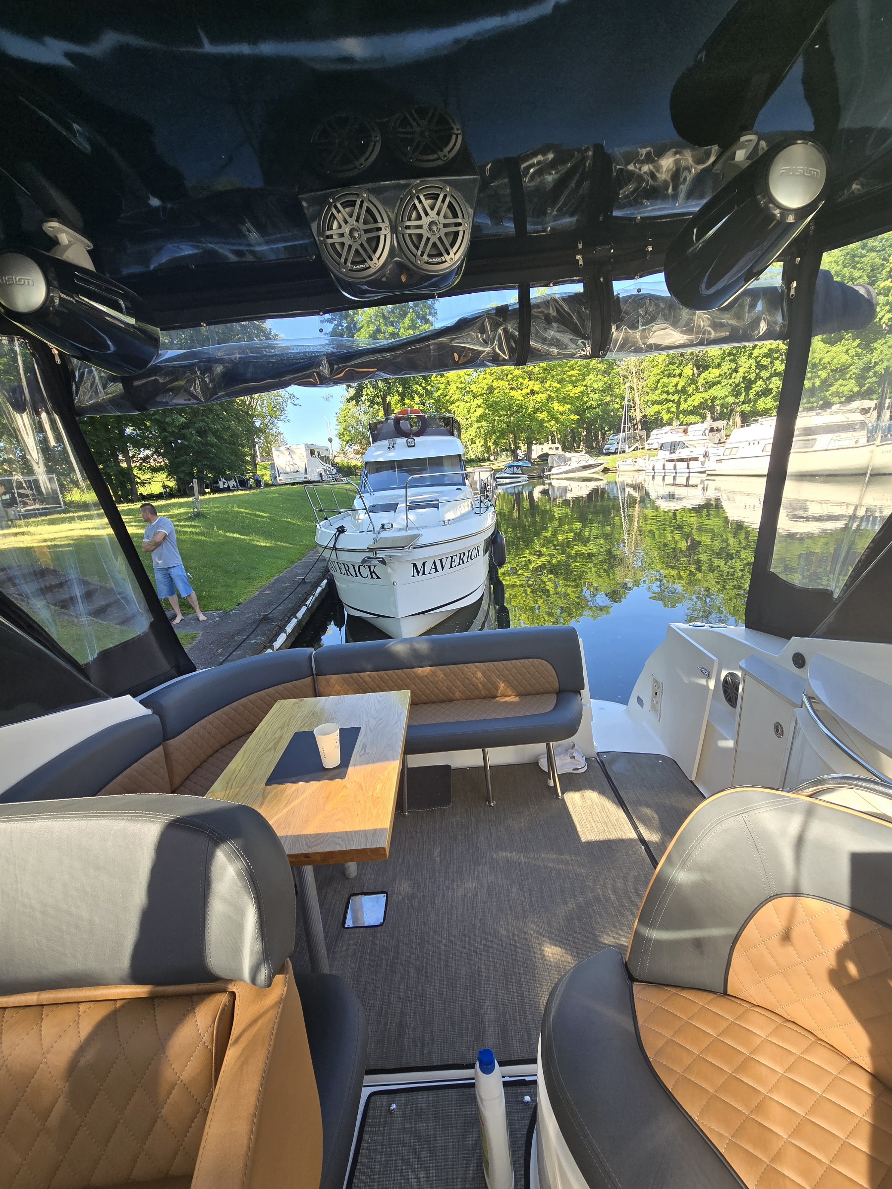 Motorówka Chaparral 370 – doinwestowana, bogato wyposażona, duża moc