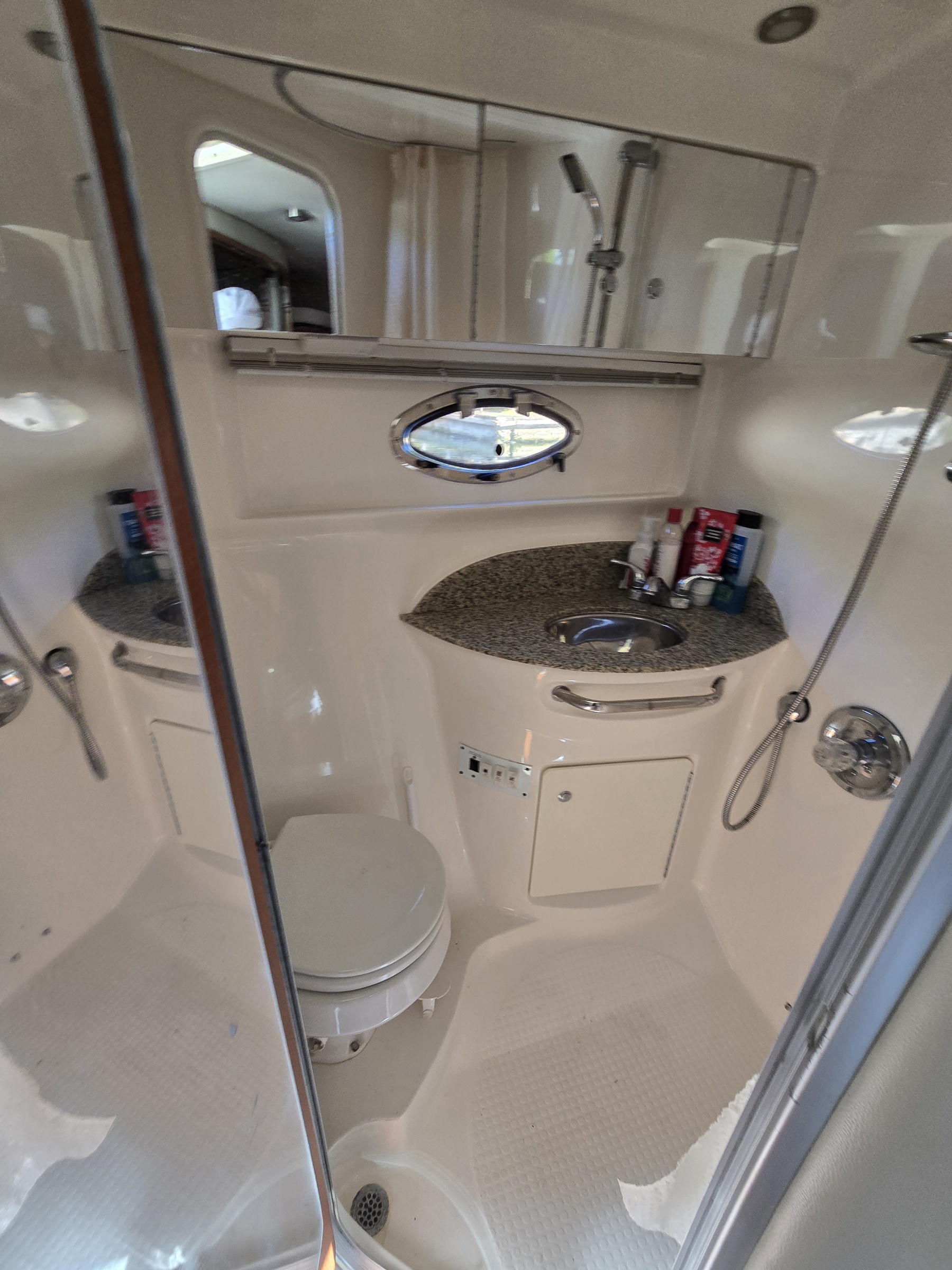 Motorówka Chaparral 370 – doinwestowana, bogato wyposażona, duża moc