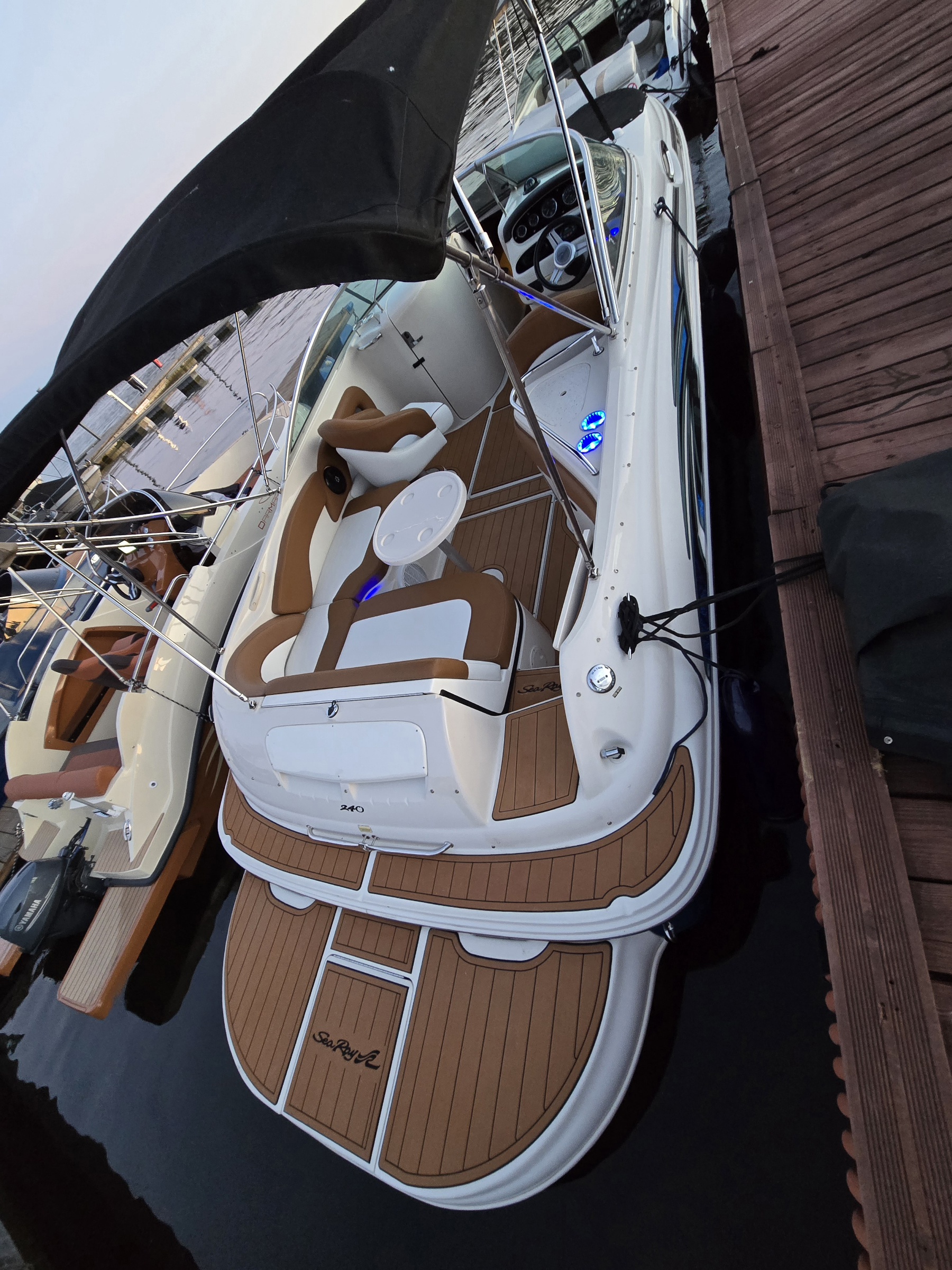 Sea Ray 240 | 300 KM | Bogato Wyposażona | Gotowa do Sezonu | Stan Premium