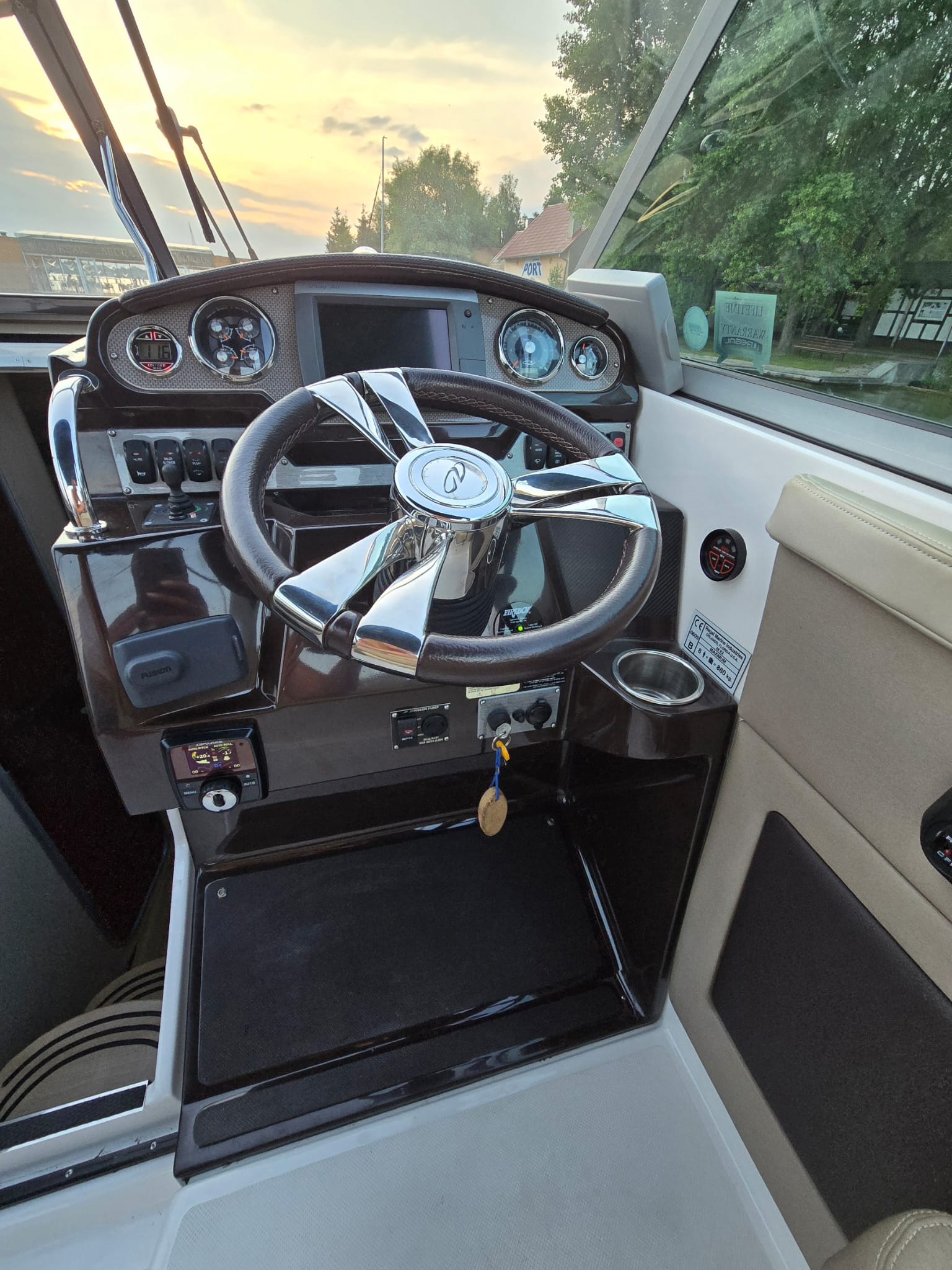 Motorowka Regal 28 Express 2013 rok
