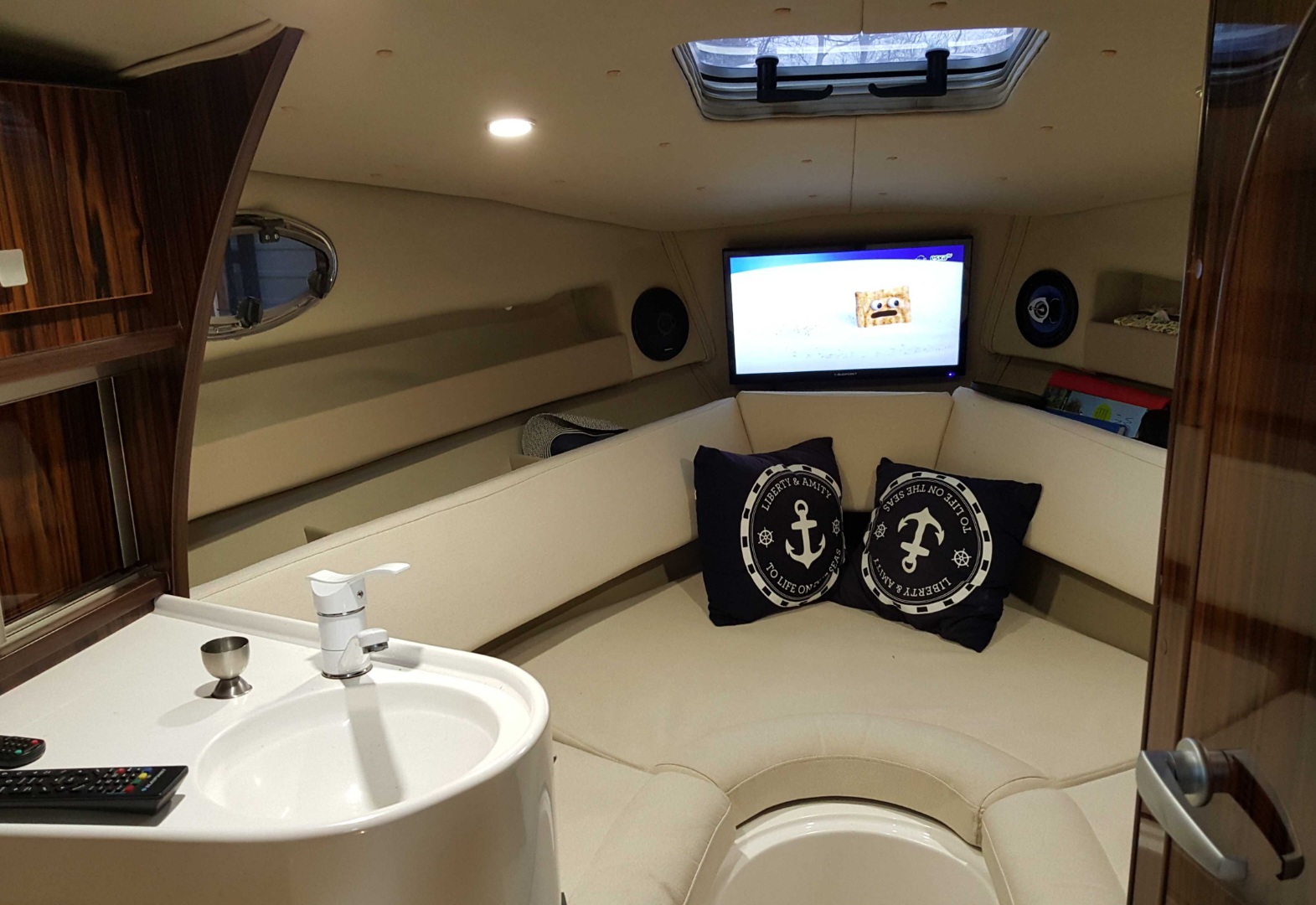 Jacht Motorowy CORAL 690 HARD TOP Yamaha 200KM