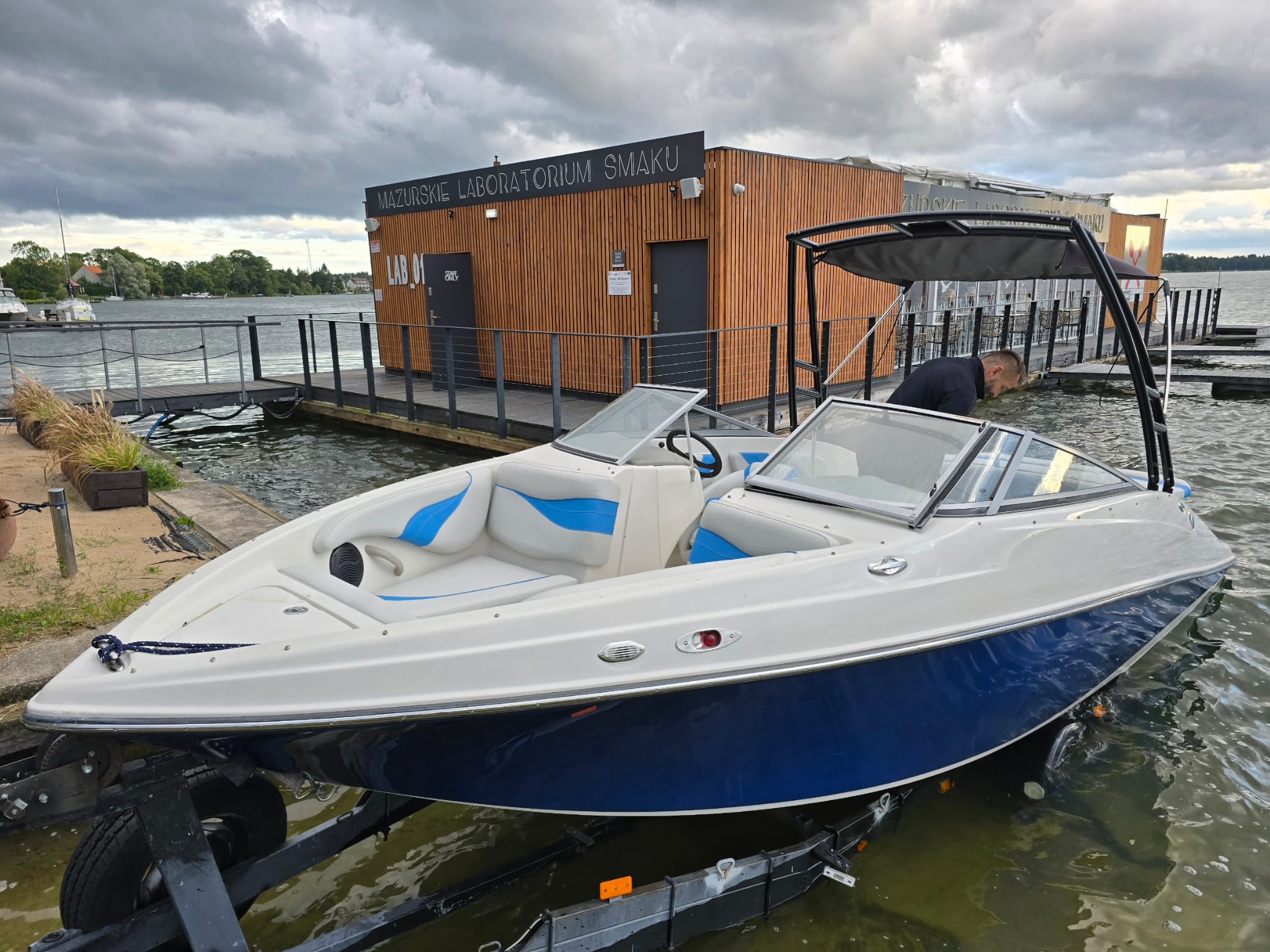 Sugar Sand Oasis 230 – 300 KM Mercury, szybka motorówka strugowodna